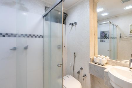 Apartamento à venda com 144m², 4 quartos e 2 vagas Apartamento à venda com 144m², 4 quartos e 2 vagasBanheiro do Corredor