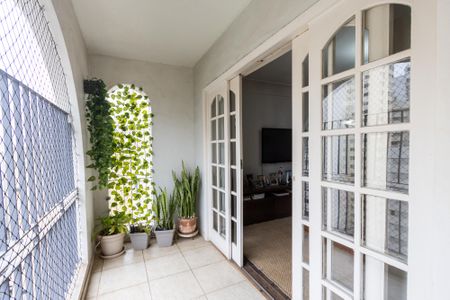 Apartamento à venda com 144m², 4 quartos e 2 vagas Apartamento à venda com 144m², 4 quartos e 2 vagasVaranda