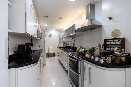 Apartamento à venda com 144m², 4 quartos e 2 vagas Apartamento à venda com 144m², 4 quartos e 2 vagasCozinha