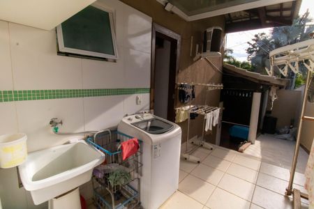 Casa de condomínio à venda com 400m², 5 quartos e 6 vagasÁrea de Serviço