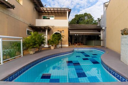 Casa de condomínio à venda com 400m², 5 quartos e 6 vagasÁrea externa