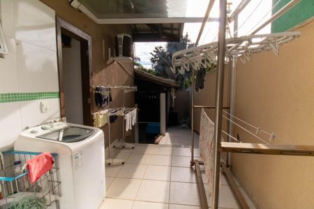 Casa de condomínio à venda com 400m², 5 quartos e 6 vagasÁrea de Serviço