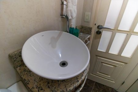 Casa de condomínio à venda com 400m², 5 quartos e 6 vagasLavabo