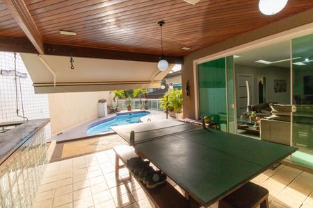 Casa de condomínio à venda com 400m², 5 quartos e 6 vagasÁrea externa