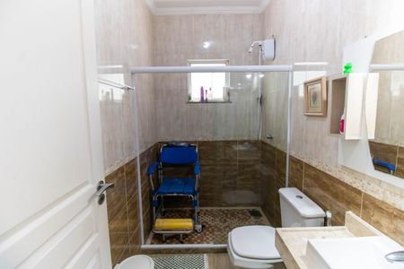 Casa de condomínio à venda com 400m², 5 quartos e 6 vagasBanheiro Social