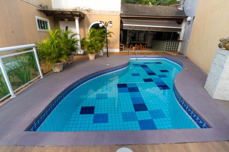 Casa de condomínio à venda com 400m², 5 quartos e 6 vagasÁrea externa