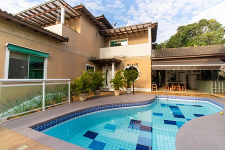 Casa de condomínio à venda com 400m², 5 quartos e 6 vagasÁrea externa