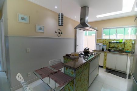 Casa de condomínio à venda com 400m², 5 quartos e 6 vagasCozinha