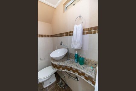 Casa de condomínio à venda com 400m², 5 quartos e 6 vagasLavabo