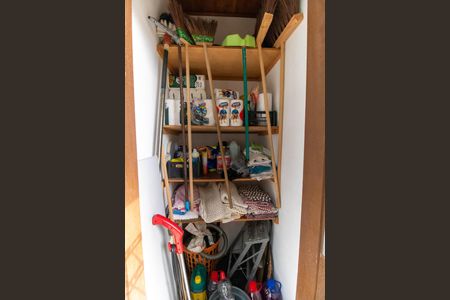 Casa de condomínio à venda com 400m², 5 quartos e 6 vagasDespensa