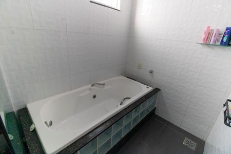 Casa de condomínio à venda com 400m², 5 quartos e 6 vagasBanheiro da Suíte 3