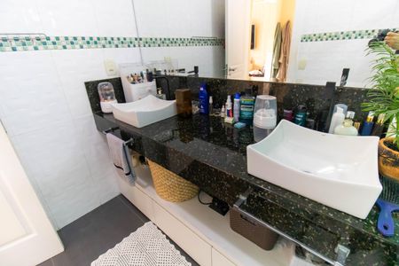 Casa de condomínio à venda com 400m², 5 quartos e 6 vagasBanheiro da Suíte 3