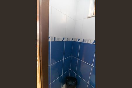 Casa de condomínio à venda com 400m², 5 quartos e 6 vagasBanheiro de Serviço