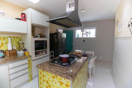 Casa de condomínio à venda com 400m², 5 quartos e 6 vagasCozinha