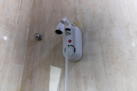 Casa de condomínio à venda com 400m², 5 quartos e 6 vagasChuveiro