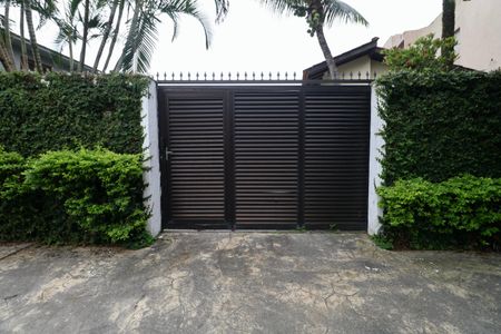 Casa para alugar com 840m², 4 quartos e 10 vagasFachada