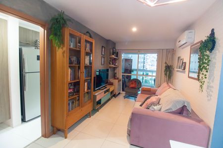 Apartamento à venda com 74m², 2 quartos e 1 vaga Apartamento à venda com 74m², 2 quartos e 1 vagaSala