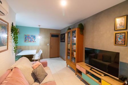 Apartamento à venda com 74m², 2 quartos e 1 vaga Apartamento à venda com 74m², 2 quartos e 1 vagaSala