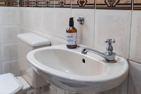 Casa à venda com 175m², 4 quartos e 4 vagas Casa à venda com 175m², 4 quartos e 4 vagasBanheiro Social