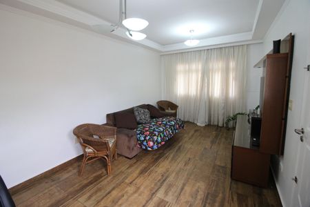 Casa à venda com 199m², 3 quartos e 6 vagasSala