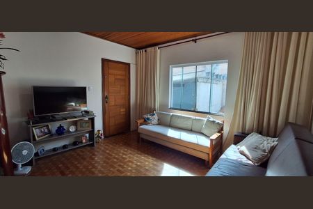 Casa à venda com 175m², 2 quartos e 2 vagas Casa à venda com 175m², 2 quartos e 2 vagasSala