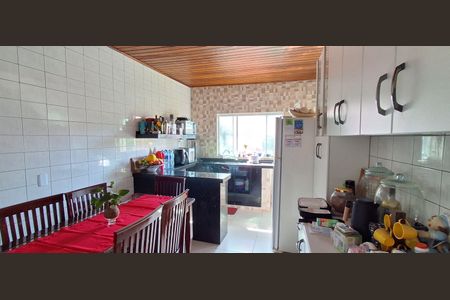 Casa à venda com 175m², 2 quartos e 2 vagas Casa à venda com 175m², 2 quartos e 2 vagasCozinha