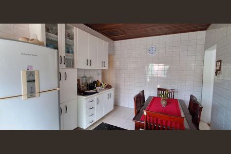 Casa à venda com 175m², 2 quartos e 2 vagas Casa à venda com 175m², 2 quartos e 2 vagasCozinha
