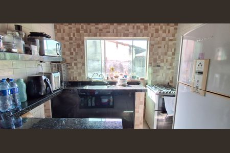 Casa à venda com 175m², 2 quartos e 2 vagas Casa à venda com 175m², 2 quartos e 2 vagasCozinha