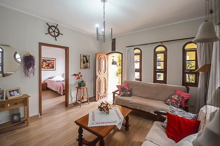 Casa à venda com 140m², 2 quartos e 2 vagasSala