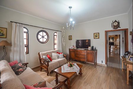 Casa à venda com 140m², 2 quartos e 2 vagasSala