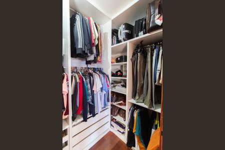 Casa de condomínio à venda com 283m², 3 quartos e 10 vagasCloset da suíte 3