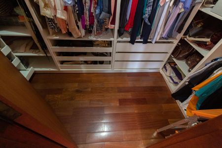 Casa de condomínio à venda com 283m², 3 quartos e 10 vagasCloset da suíte 3