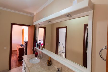 Casa de condomínio à venda com 283m², 3 quartos e 10 vagasBanheiro da Suíte