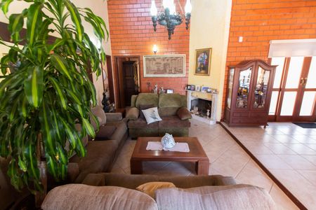 Casa de condomínio à venda com 283m², 3 quartos e 10 vagasSala