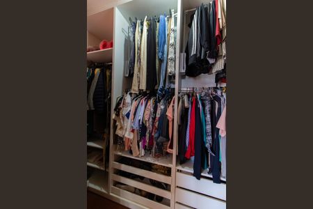 Casa de condomínio à venda com 283m², 3 quartos e 10 vagasCloset da suíte 3