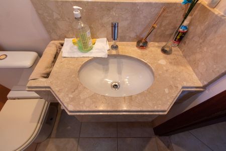 Casa de condomínio à venda com 283m², 3 quartos e 10 vagasLavabo