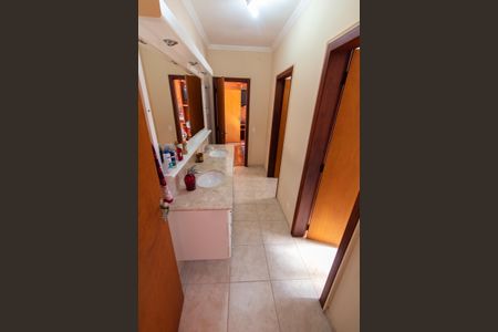 Casa de condomínio à venda com 283m², 3 quartos e 10 vagasBanheiro da Suíte