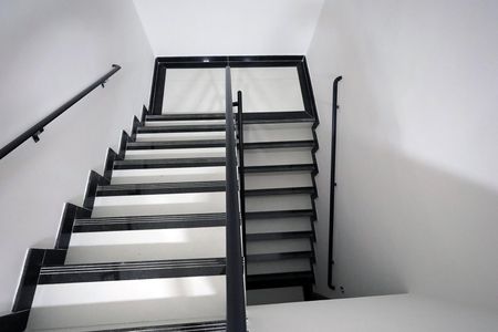 Apartamento à venda com 90m², 2 quartos e 1 vaga Apartamento à venda com 90m², 2 quartos e 1 vagaEscadas do Prédio