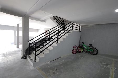 Apartamento à venda com 90m², 2 quartos e 1 vaga Apartamento à venda com 90m², 2 quartos e 1 vagaEscadas do Prédio