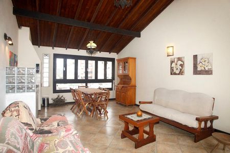 Casa à venda com 248m², 3 quartos e 2 vagasSala 3 Churrasqueira