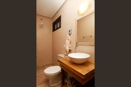 Casa à venda com 248m², 3 quartos e 2 vagasBanheiro 