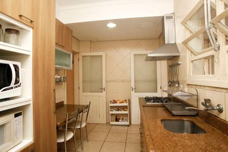 Casa à venda com 248m², 3 quartos e 2 vagasCozinha + Área de Serviço