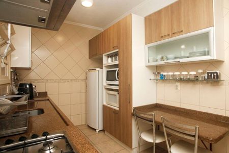 Casa à venda com 248m², 3 quartos e 2 vagasCozinha + Área de Serviço