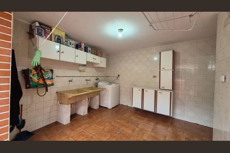 Casa à venda com 300m², 3 quartos e 6 vagas Casa à venda com 300m², 3 quartos e 6 vagasLavanderia