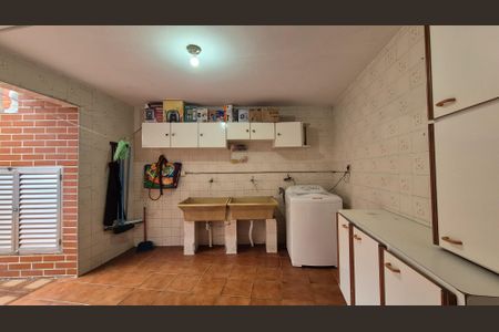 Casa à venda com 300m², 3 quartos e 6 vagas Casa à venda com 300m², 3 quartos e 6 vagasLavanderia