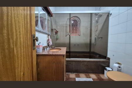 Casa à venda com 300m², 3 quartos e 6 vagas Casa à venda com 300m², 3 quartos e 6 vagasBanheiro