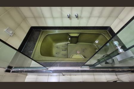 Casa à venda com 300m², 3 quartos e 6 vagas Casa à venda com 300m², 3 quartos e 6 vagasBanheiro da suíte