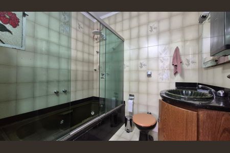 Casa à venda com 300m², 3 quartos e 6 vagas Casa à venda com 300m², 3 quartos e 6 vagasBanheiro da suíte