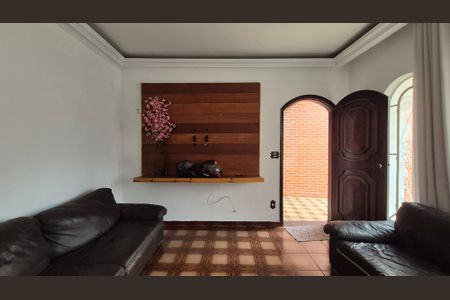 Casa à venda com 300m², 3 quartos e 6 vagas Casa à venda com 300m², 3 quartos e 6 vagasSala