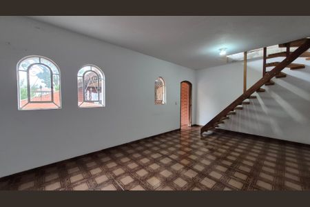 Casa à venda com 300m², 3 quartos e 6 vagas Casa à venda com 300m², 3 quartos e 6 vagasQuarto - Fundos